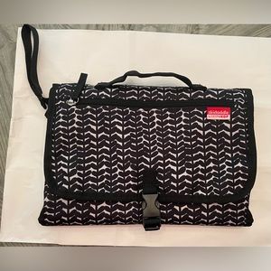 Skidaddle by SkipHop‎ On to Go diaper changing pad.
